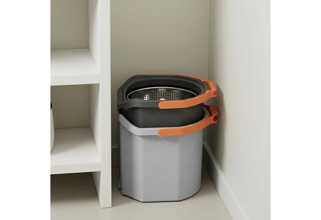 Relaxdays Wischmopp Set, 7,5 L Eimer & Schleuder, Stapelbar, Rotierend, Hbt: 25x28x54 Cm, 2x Mikrofaser-moppköpfe, Grau