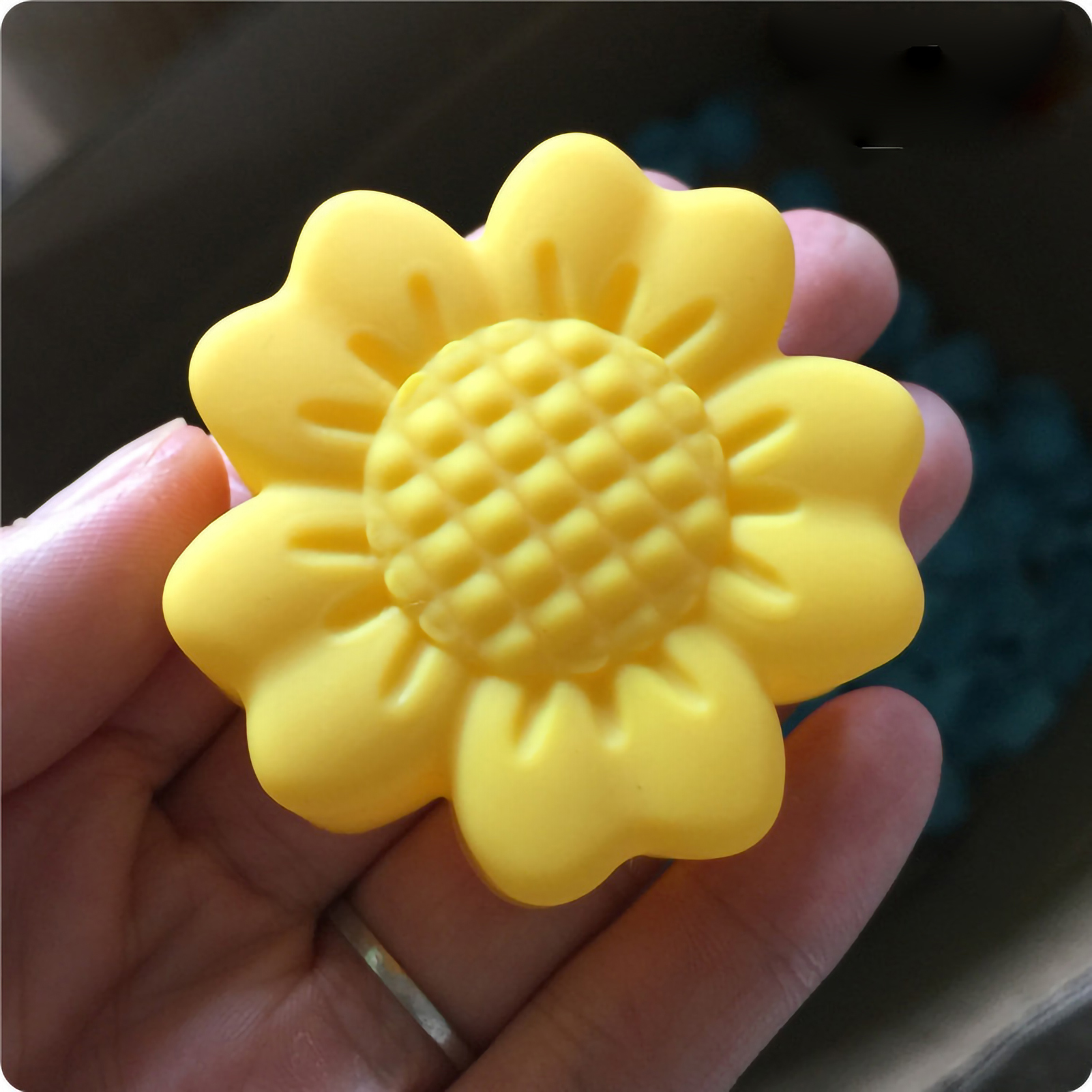 Gänseblümchenförmige Silikon-schokoladenform, 3 Cm, 12 Stück, Verschiedene Farben (12er-packung Im Beutel)