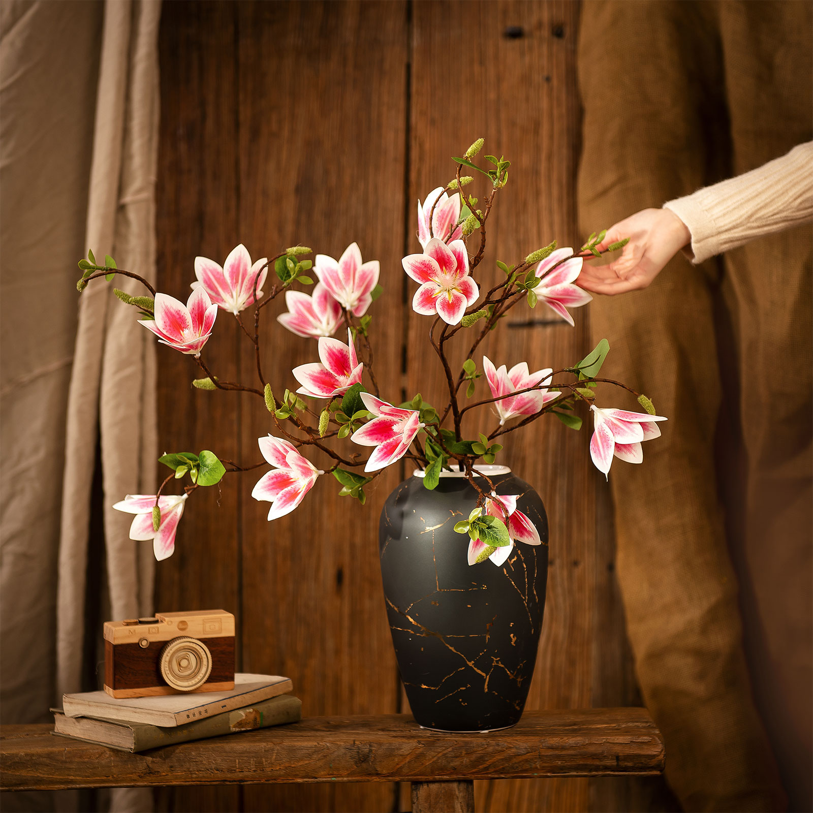 Set Aus 7 Hellrosa Magnolienzweigen, 100 Cm Lang, Mit Drahtstiel, Gummiblüten, Stoff- Und Silikonblättern
