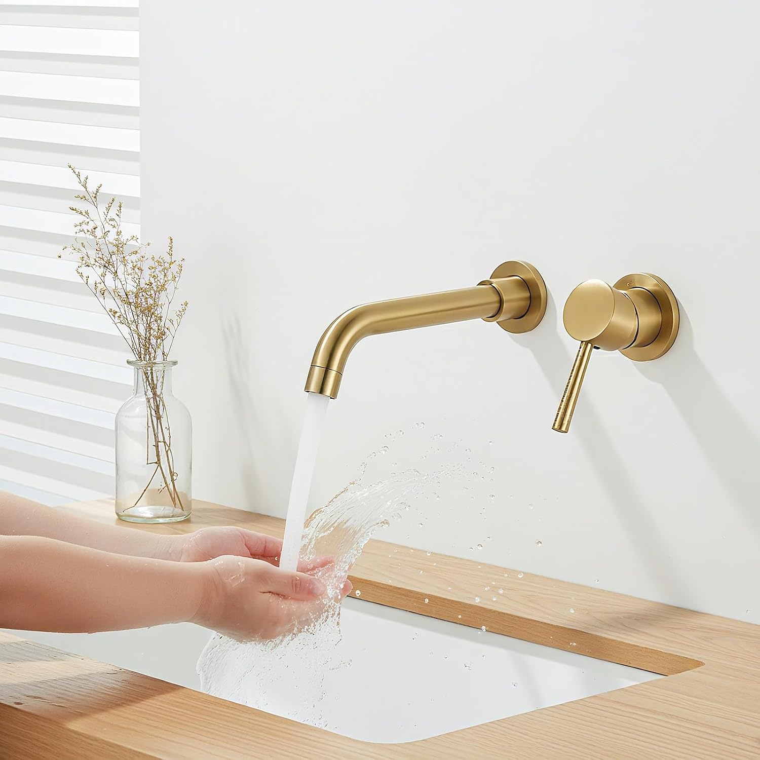 Wandmontierte, Um 360° Drehbare Badarmatur Für Badewanne Und Waschbecken, Modernes Design, Gebürstetes Gold