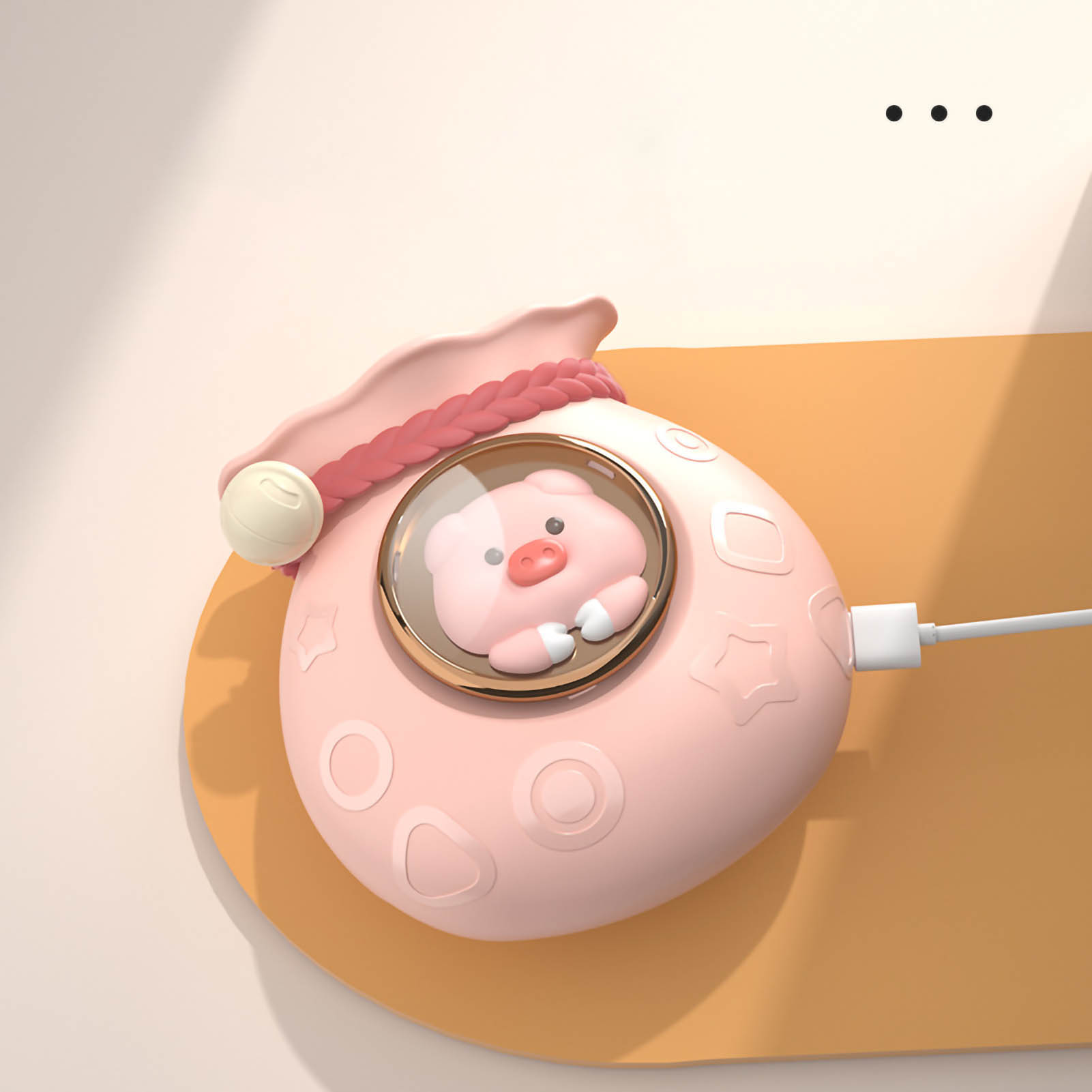 Niedlicher, Schweinchenförmiger Usb-nackenventilator Mit 3 Geschwindigkeitsstufen Und Verdeckten Rotorblättern. Mini-ventilator Zum Umhängen.
