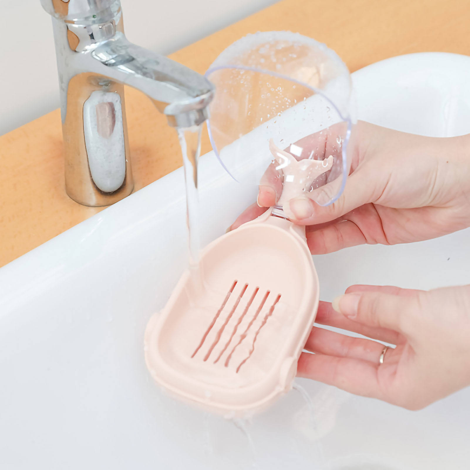 Niedliche Und Farbenfrohe Seifenbox In Walform Mit Zwei Fächern, Wasserdicht Und Mit Einem Rosa Klappdeckel, Ideal Fürs Badezimmer.