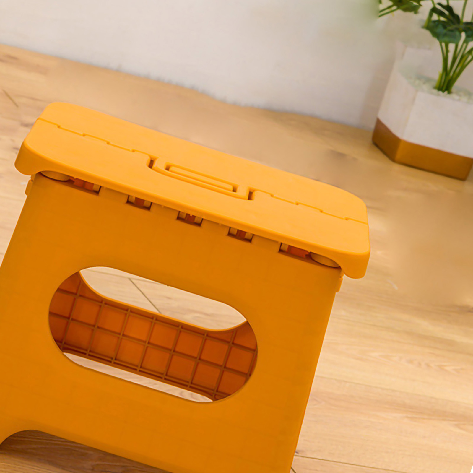 Tragbarer Und Stabiler Klapphocker Aus Gelbem Kunststoff, Platzsparend, Für Erwachsene Und Kinder