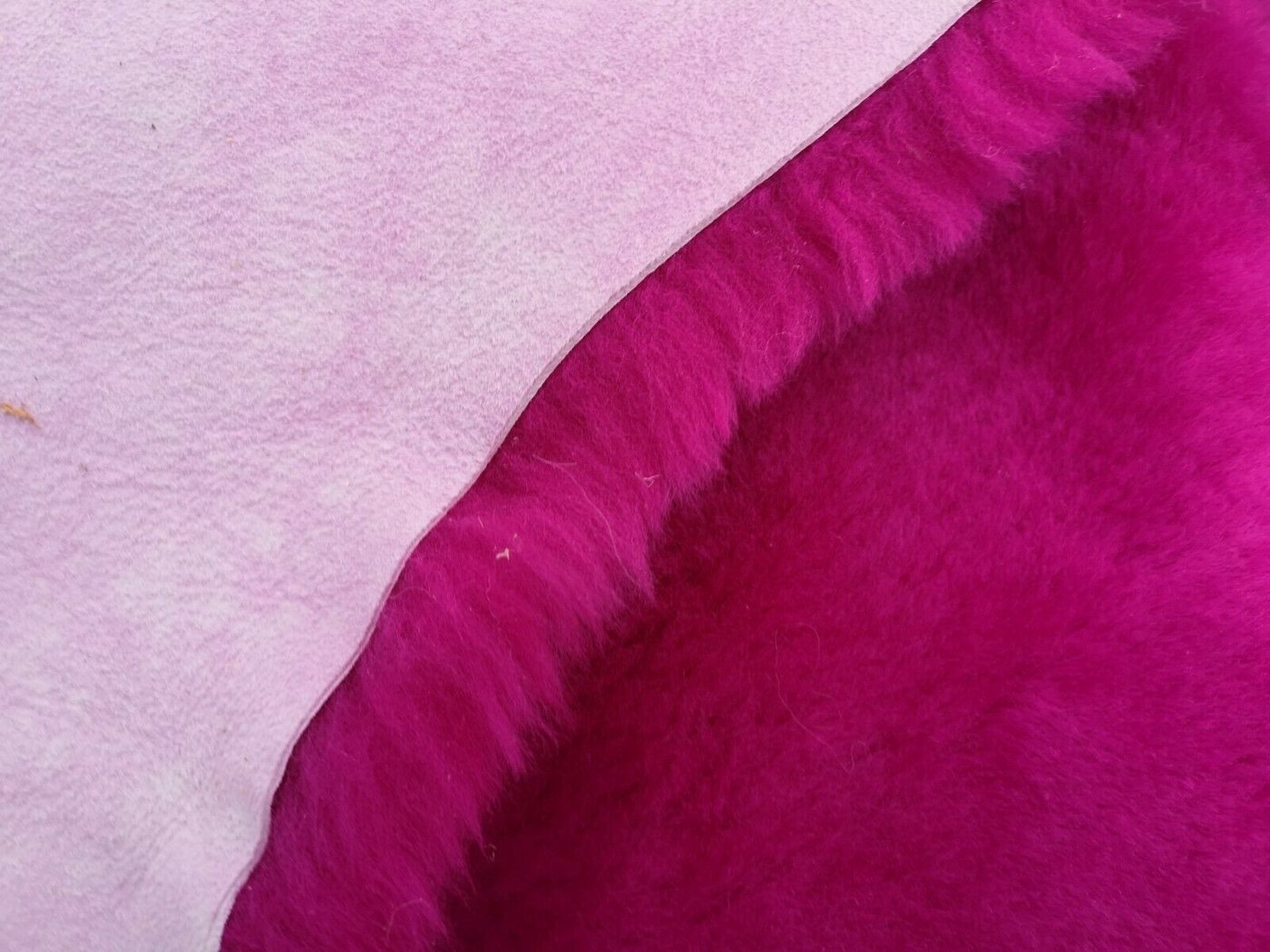 Provellus Fellteppich Deutsches Merino Lammfell Schaffell Fuchsia Geschoren 4cm, 100-110 cm x 50-60 cm Bild 2