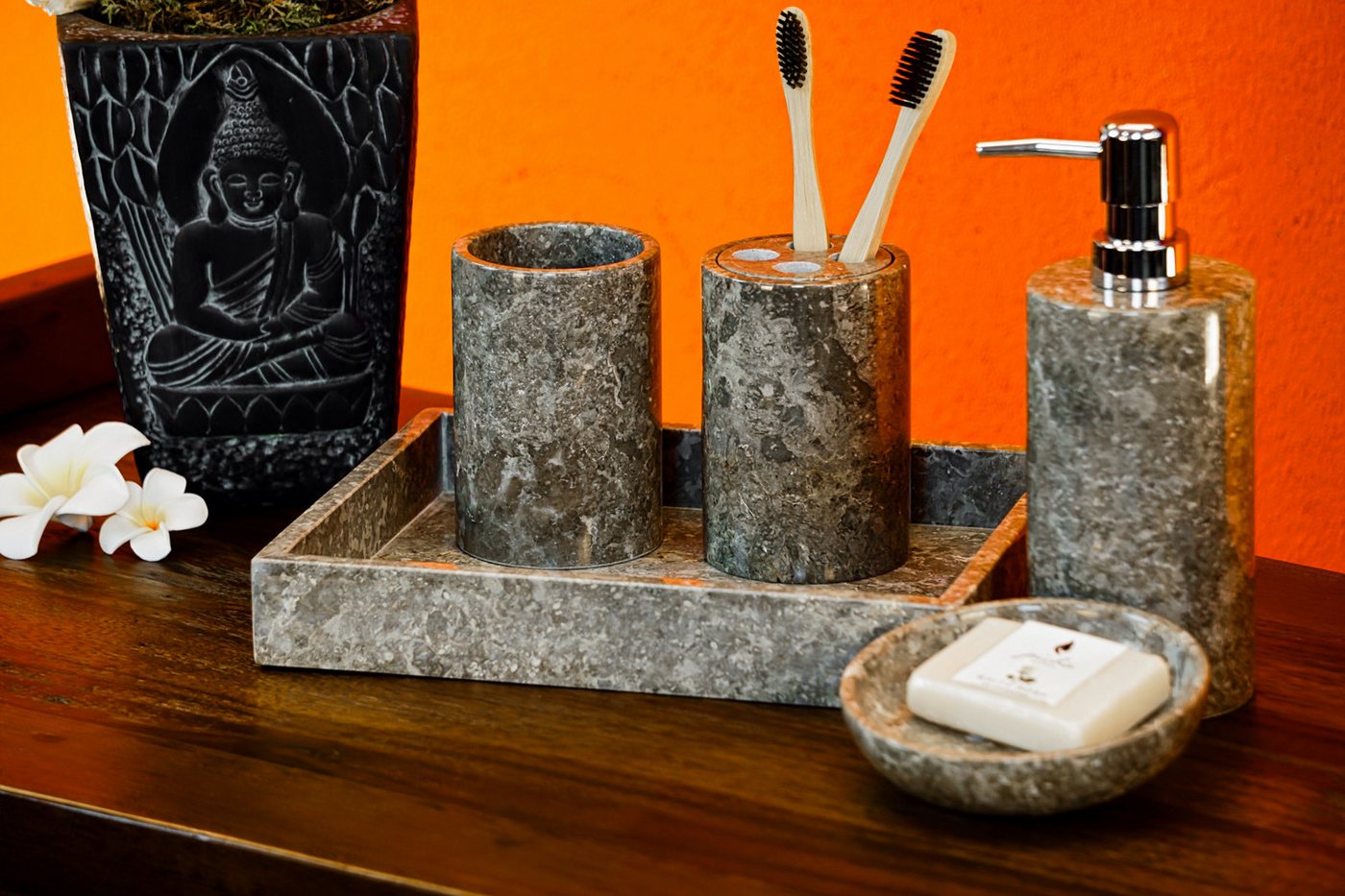Kinaree Seifenspender Badezimmer Set Marmor dunkel, (bestehend aus Tablett, Seifenspender, Seifenschale, Becher und Zahnbürstenhalter, 5 teiliges Badezimmer Set), rostfreie Edelstahl Pumpe, leicht nachfüllbar Bild 4