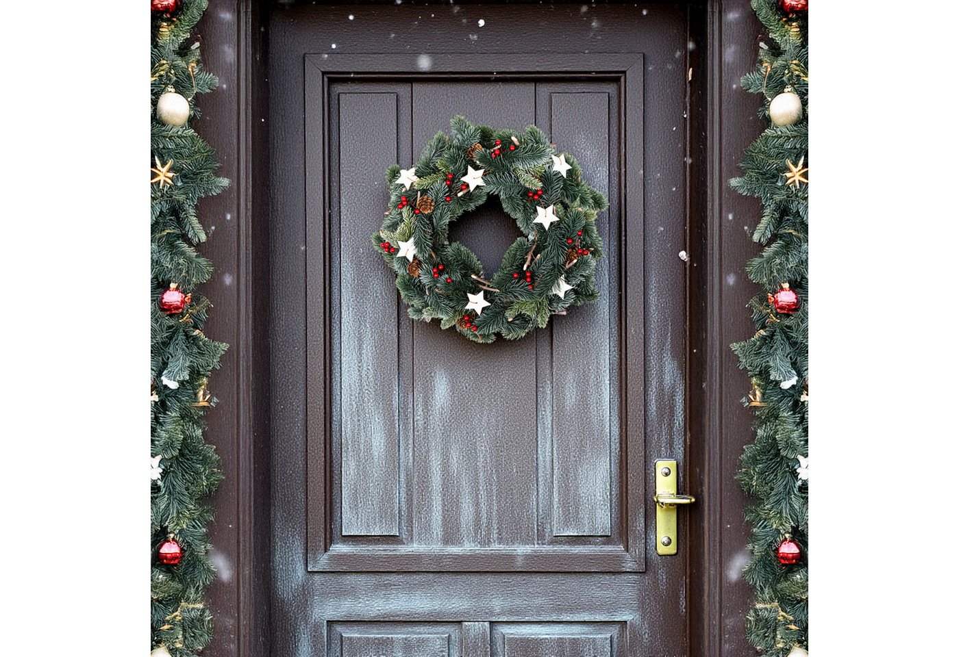 Spetebo Dekokranz Künstlicher Tannenkranz mit Schnee Beeren und Tannenzapfen, Weihnachts Türkranz zum Aufhängen mit Dekoration Bild 3