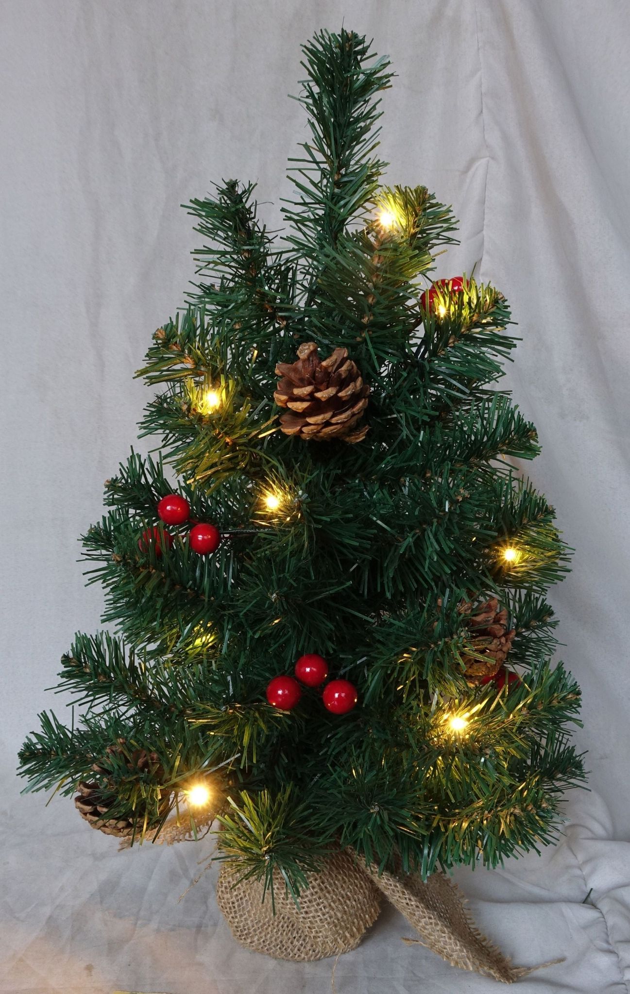 Weihnachtsbaum 15 Warmweiße Led, Mit Zapfen Und Roten Kugeln 45 Cm