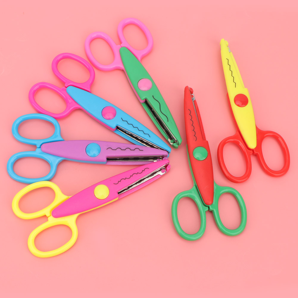 Set Mit 6 Farbenfrohen Kunststoffscheren Für Kinderbastelalben, Sicher Für Papierdekorationen Und Kanten.