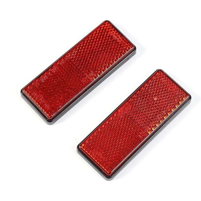 Sechs Rechteckige Rote Anhängerreflektoren, Jeder Mit Den Maßen 8,9 X 3,4 Cm.