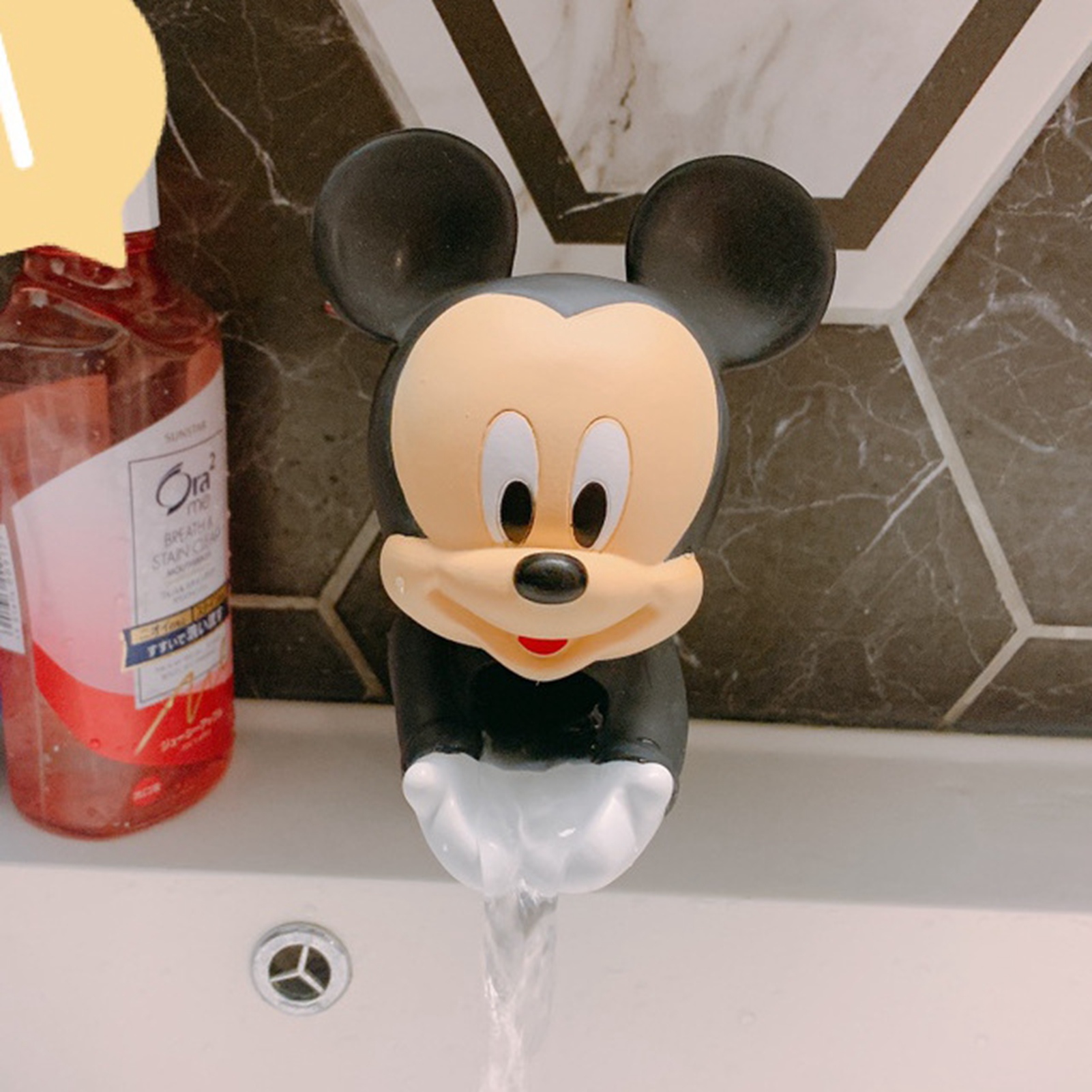 Niedlicher, Gebogener, Cartoonförmiger Wasserhahn-luftsprudler Mit Kindersicherung