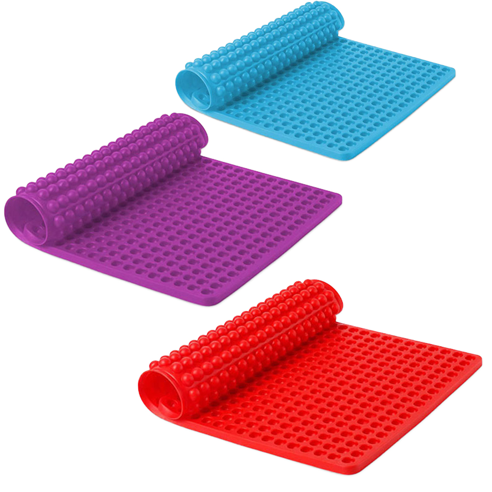 Das Set Beinhaltet Eine Halbkugelförmige Silikon-backmatte, Ein Rundes Antihaft-backblech Und Ein Quadratisches Rotfiltergitter.
