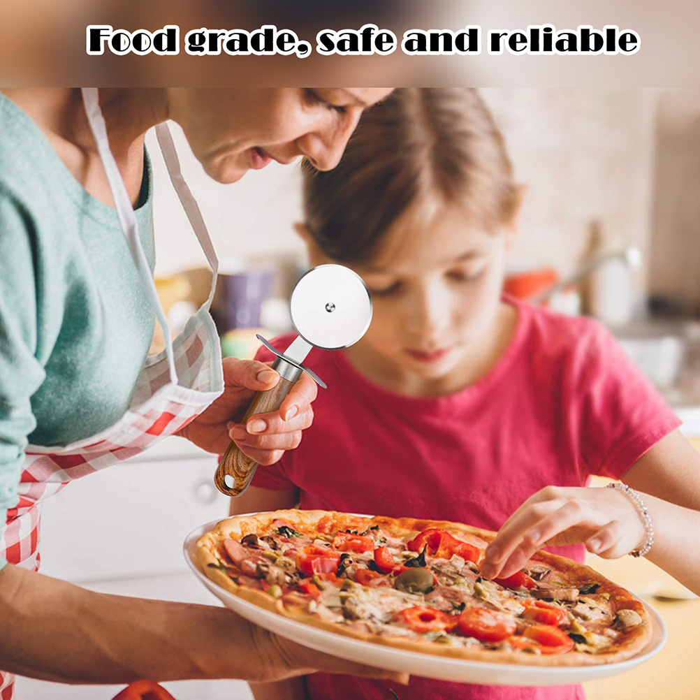 Pizzaschneider Aus Edelstahl Mit Rutschfestem Holzgriff