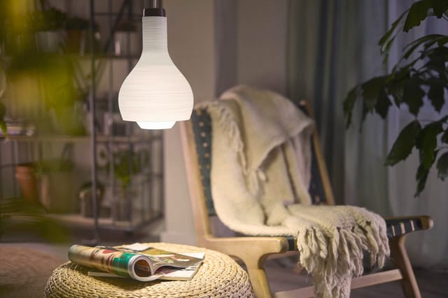 Philips Hue LED-Leuchtmittel Classic LED-A-Label Lampe 60W E27 matt warmweiß nicht dimmbar, E27