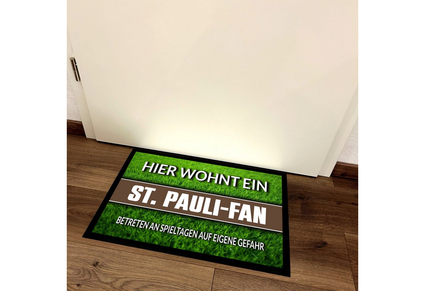 Herzbotschaft Fußmatte Hier wohnt ein St. Pauli Fan - Betreten an Spieltagen auf eigene Gefah, Rasenoptik Türmatte für Fußballfans, 60x40cm, für innen und außen Bild 4