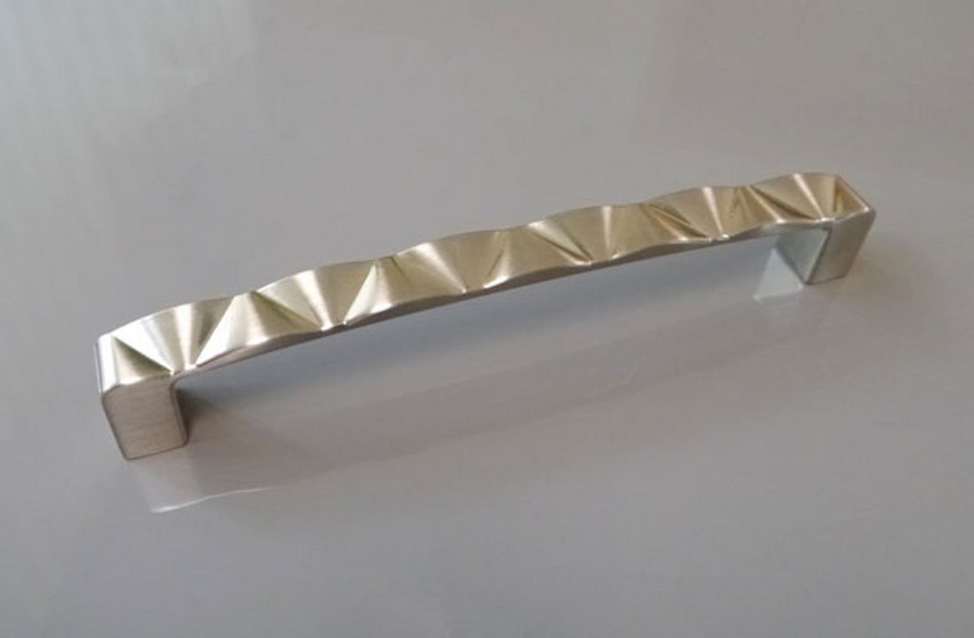 Feldmann-Wohnen Klapphängeschrank Rimini (1-türig, 2 Einlegeböden, 1-St., moderne Optik, MDF Kasetten-Fronten, Soft-Close) 60x32,5x72cm Farbe wählbar Bild 5