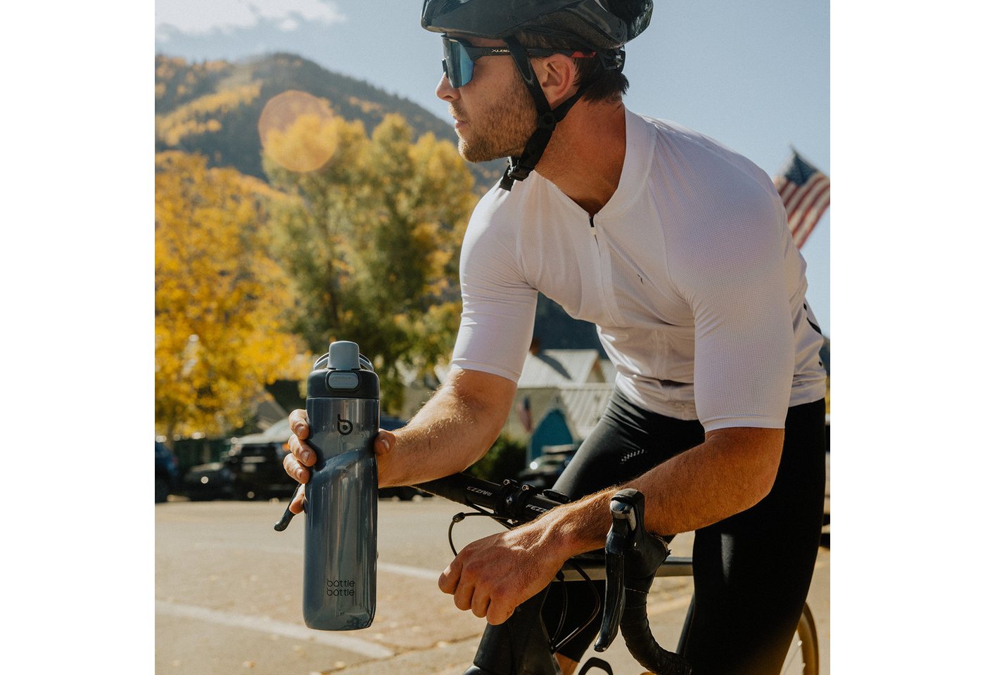 BOTTLE BOTTLE Trinkflasche Isolierte Wasserflasche, 680 ml, mit Griff und Klappdeckel, Fahrrad-Wasserflasche, Druckknopf-Deckel, auslaufsicher, tragbar Bild 3