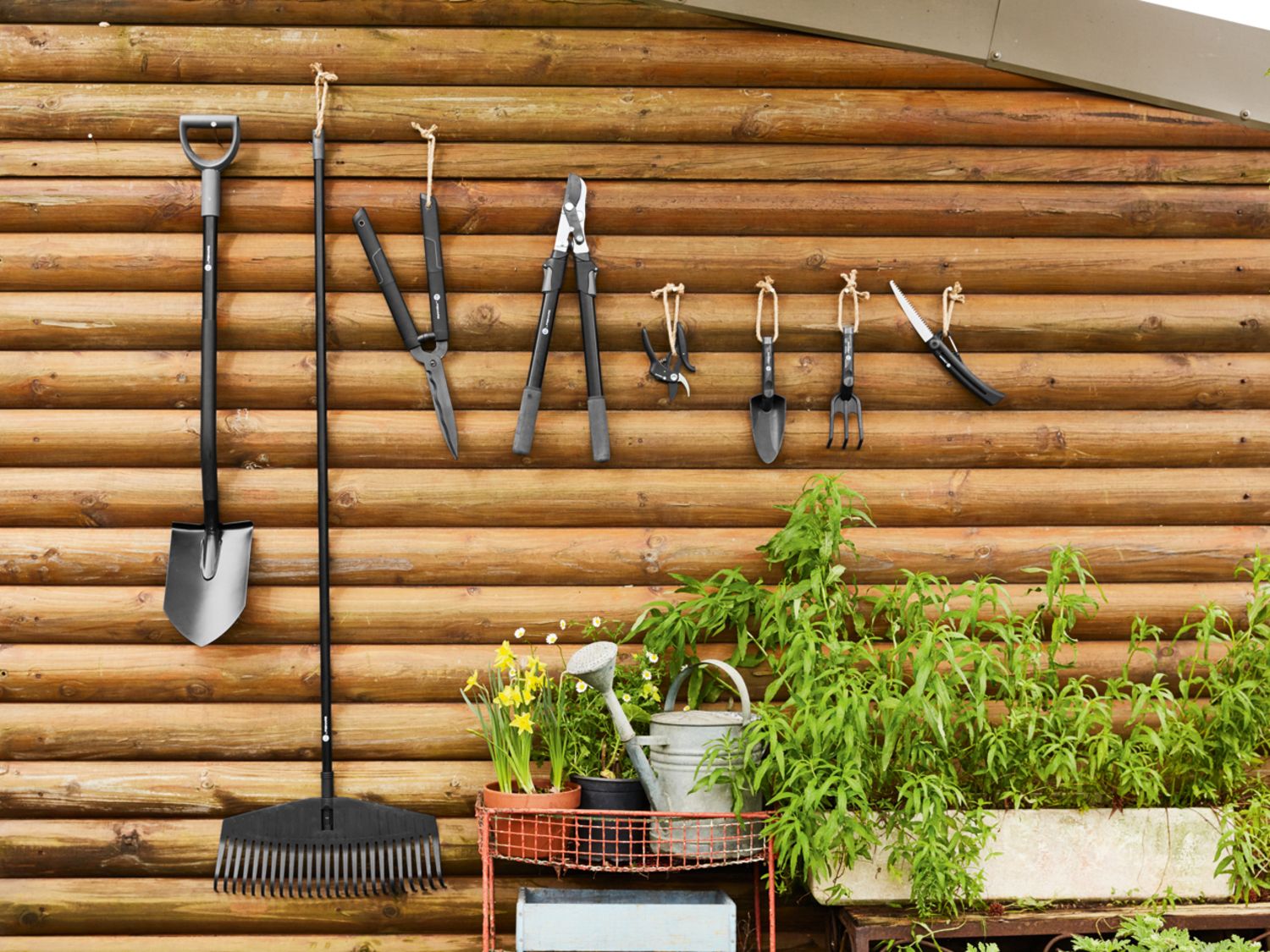 ESSENTIAL BY FISKARS Fiskars Gartenschere, Bypass, Klinge aus Präzisionsstahl, mit Antihaftbeschichtung