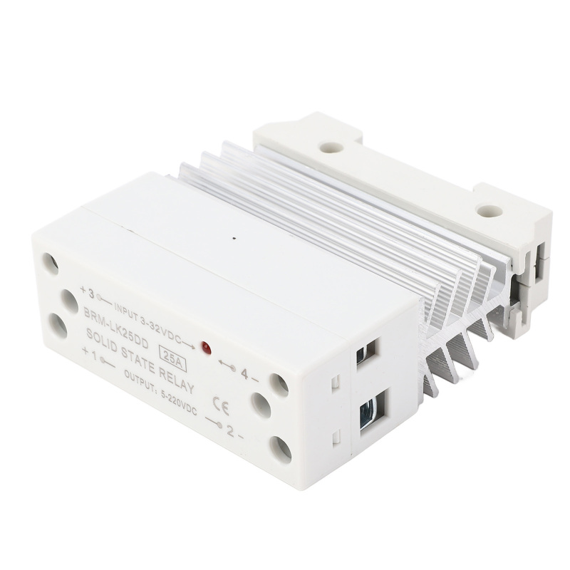 Kompaktes Einphasiges Halbleiterrelais Mit Integrierter Schiene, Dc-dc-eingang 3-32 V, Ausgang 5-220 V, 25 A, Kühlkörper.