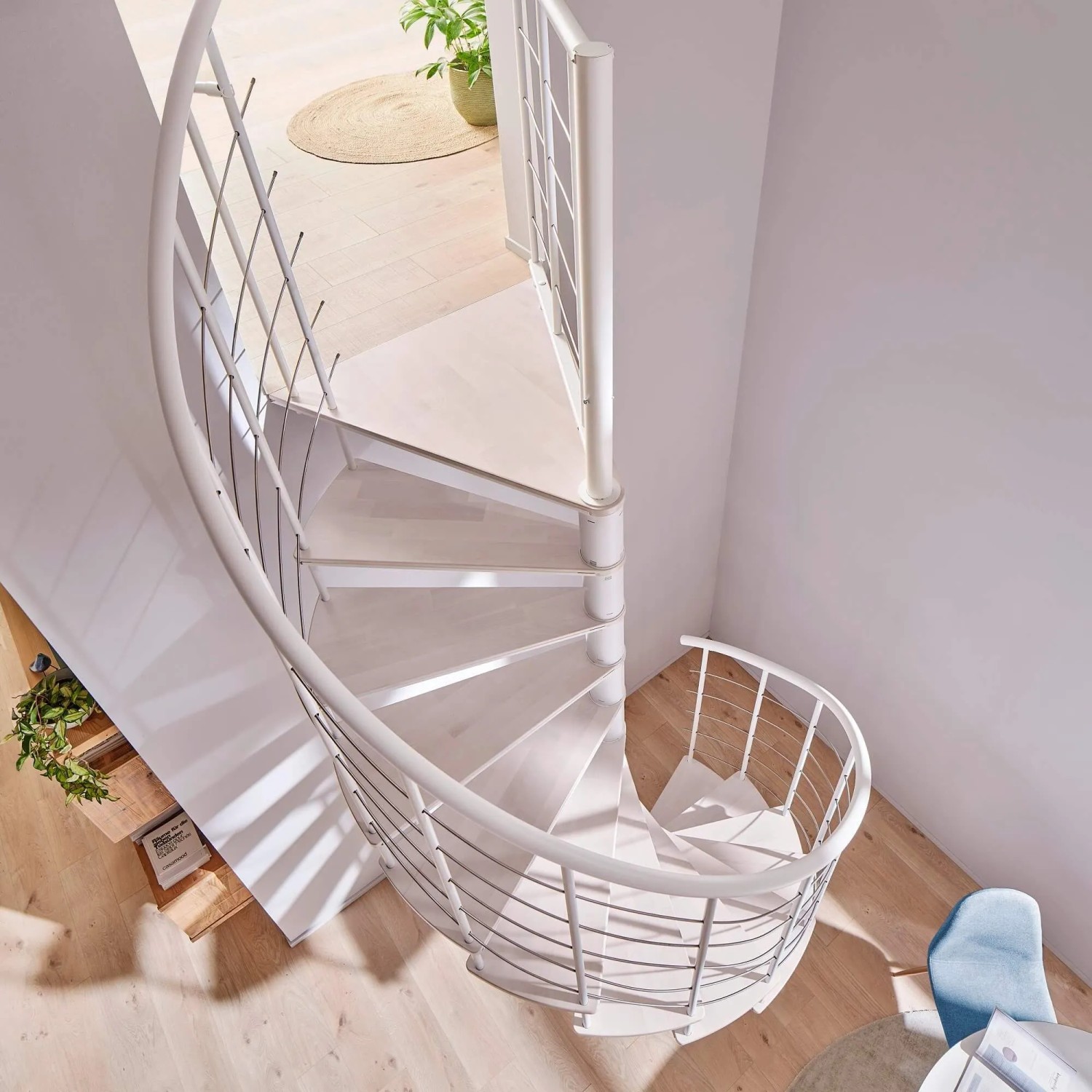 Treppen Intercon Wendeltreppe Select 140 cm Durchmesser 13 Stufen Metallfarbe Polar-Weiß Stufendesign Buche Weiß