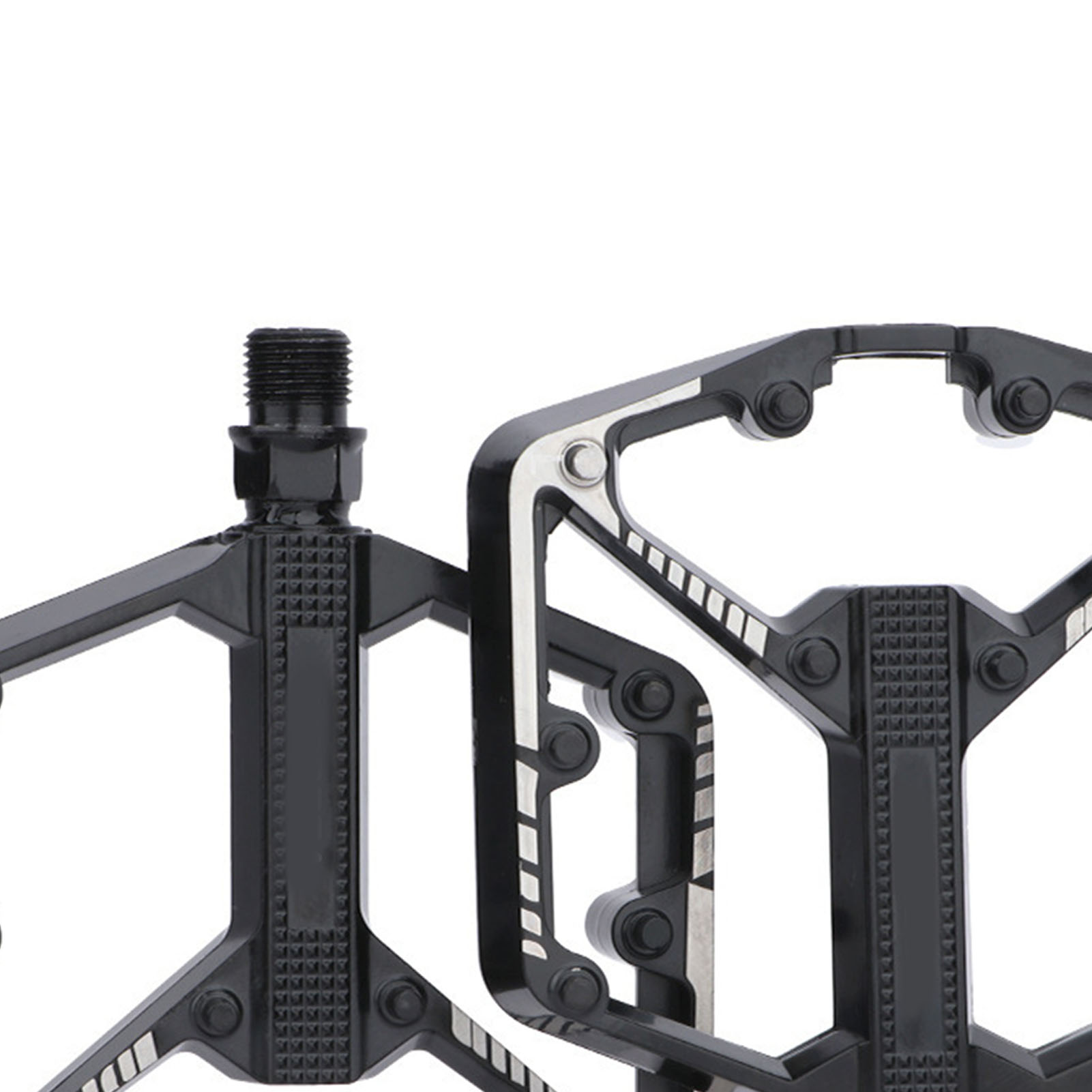 Im Lieferumfang Enthalten Sind Zwei Fahrradpedale Aus Großflächigem, Hohlem Aluminium, Geeignet Für Mountainbikes Und Rennräder.