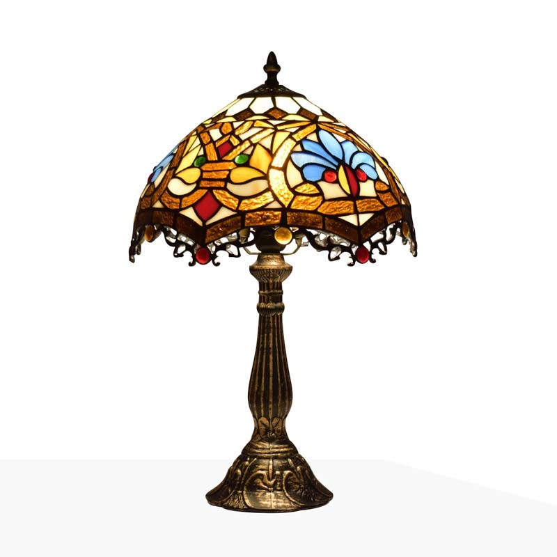 Von Tiffany Inspirierte Tischleuchte Mit Blumenmosaik Aus Glas