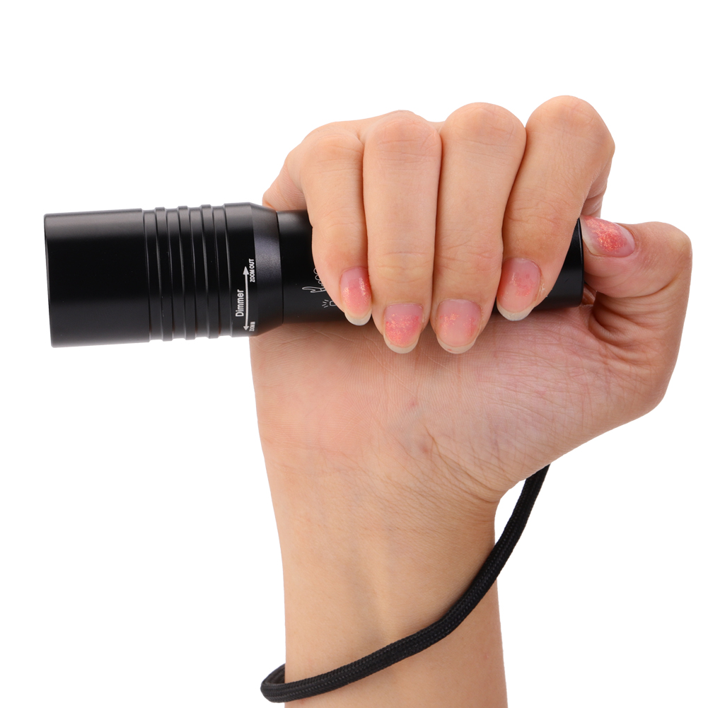 Handliche, Zoombare Unterwasser-led-tauchlampe Mit 1200 Lumen, Wasserdicht Und Batteriebetrieben