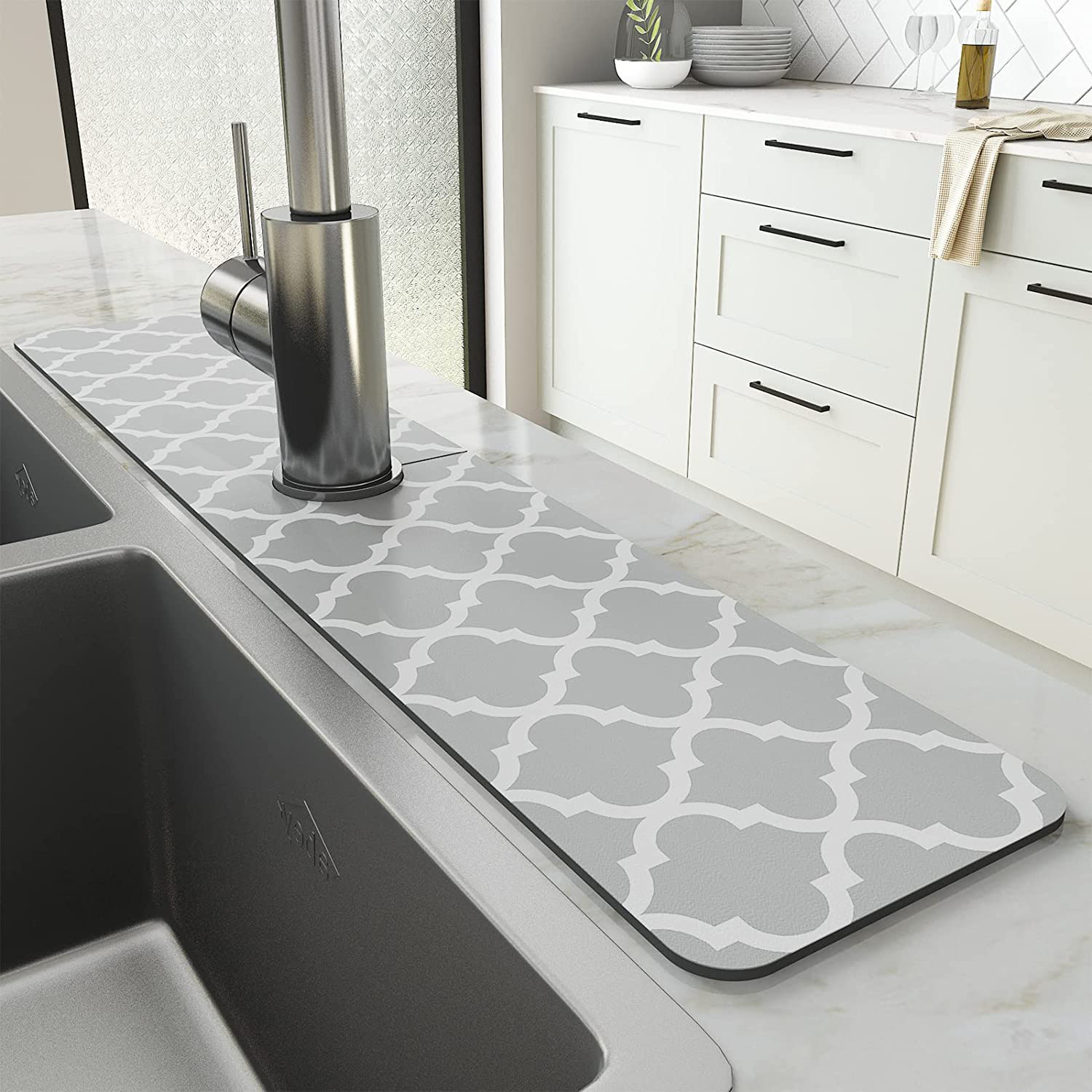 Diatomeenerde-wasserhahn-absorptionsmatte, Badarmatur-matte, Spritzwassergeschützte Matte, Feuchtigkeitsbeständige Und Rutschfeste Wasserhahn-matte - Grau - Mit Vierblättrigem Kleeblatt - 14 X 60 Cm (