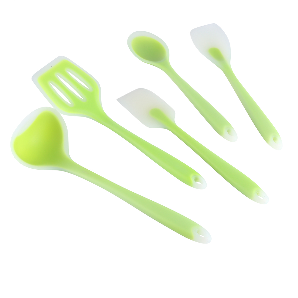 Set Mit 5 Hitzebeständigen Küchenutensilien: Löffel Und Pfannenwender
