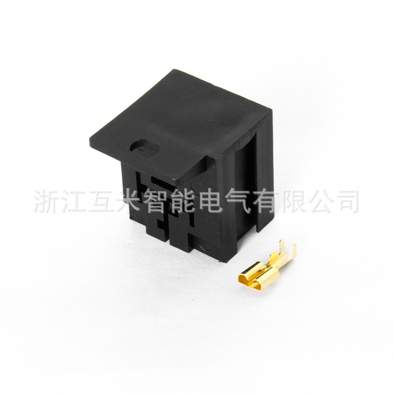Djj7054y-6.3-21 Kfz-relaisbuchse Mit Festem Stecker 3334485008
