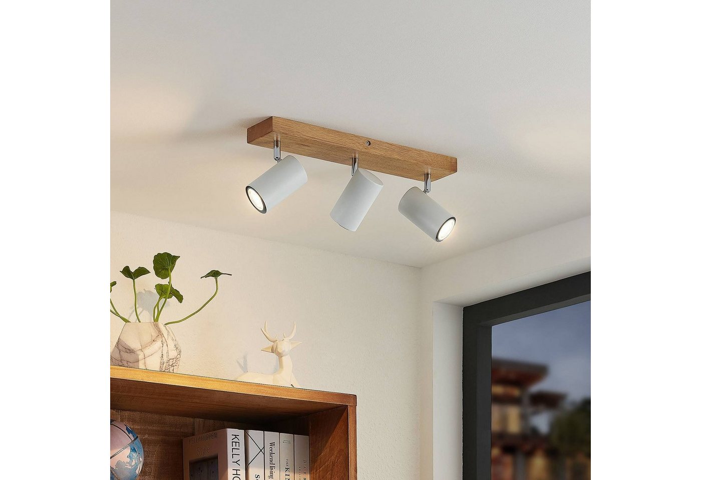 Lindby Deckenstrahler Maniva, Holz IP20, 3 x 8 W LED Bild 2