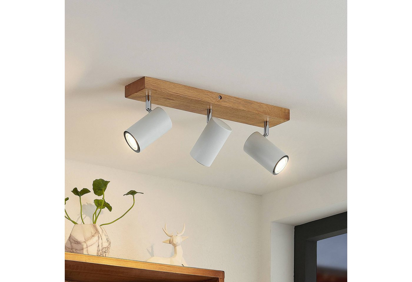 Lindby Deckenstrahler Maniva, Holz IP20, 3 x 8 W LED Bild 4