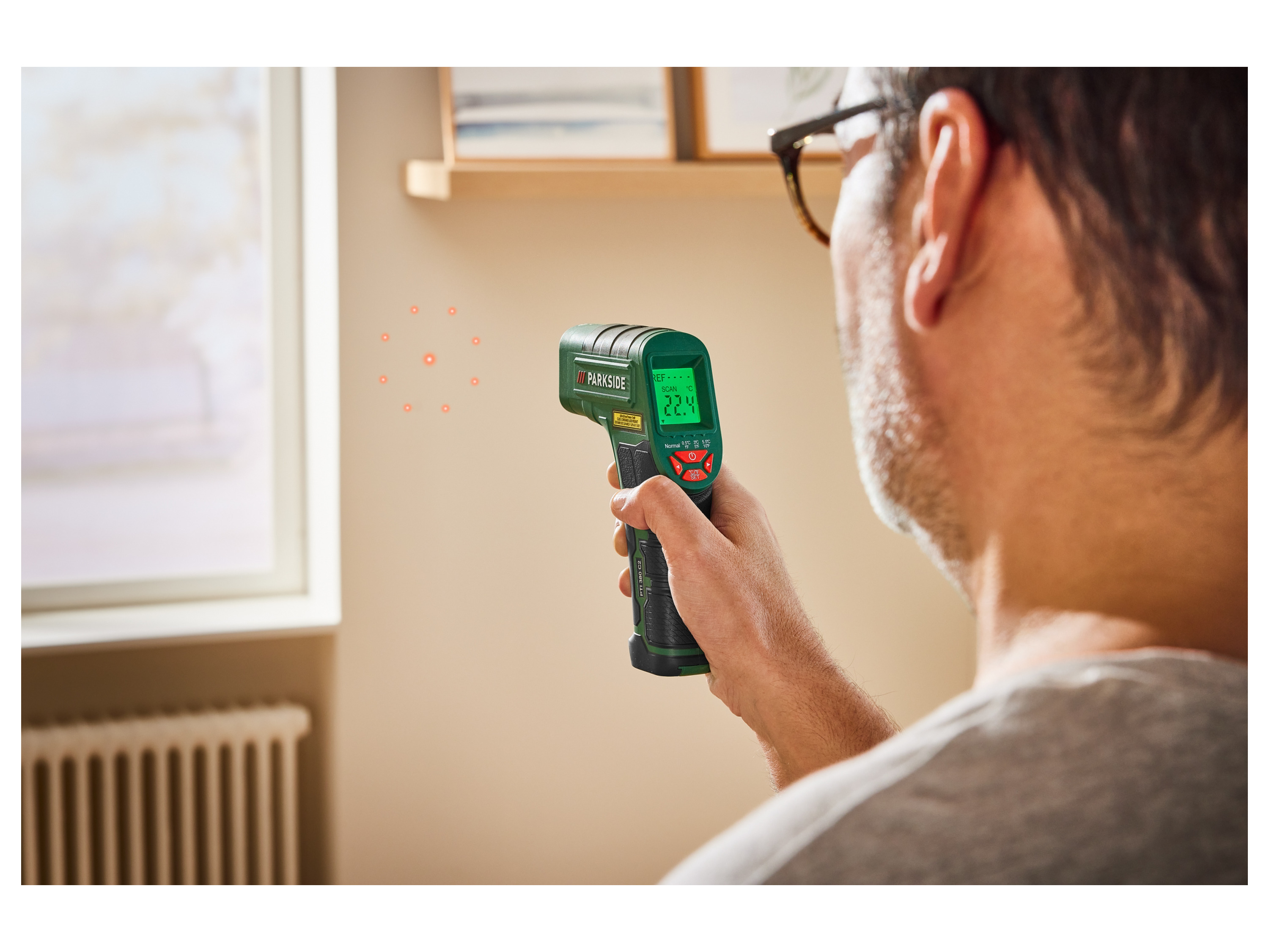 PARKSIDE® Infrarot-Temperaturmessgerät »PTI 380 C2«, mit farbiger Anzeige und Hinweiston