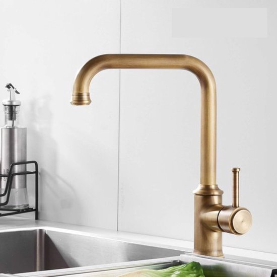 Antike Küchenarmatur Mit 360° Schwenkbarem Auslauf Und Elegantem Design Für Optimale Benutzerfreundlichkeit
