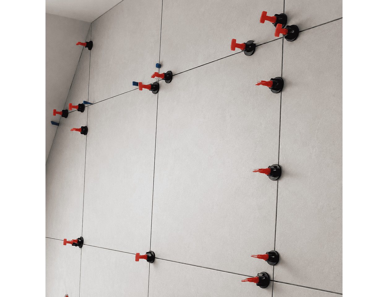MidGard Fliesenkreuz Mehrweg Nivelliersystem Fliesen-Verlegehilfe Nivelierset für Profie (50-St) für Wand- und Bodenfliesen inkl. 2 Schlüssel aus Stahl & Kunststoff Bild 3