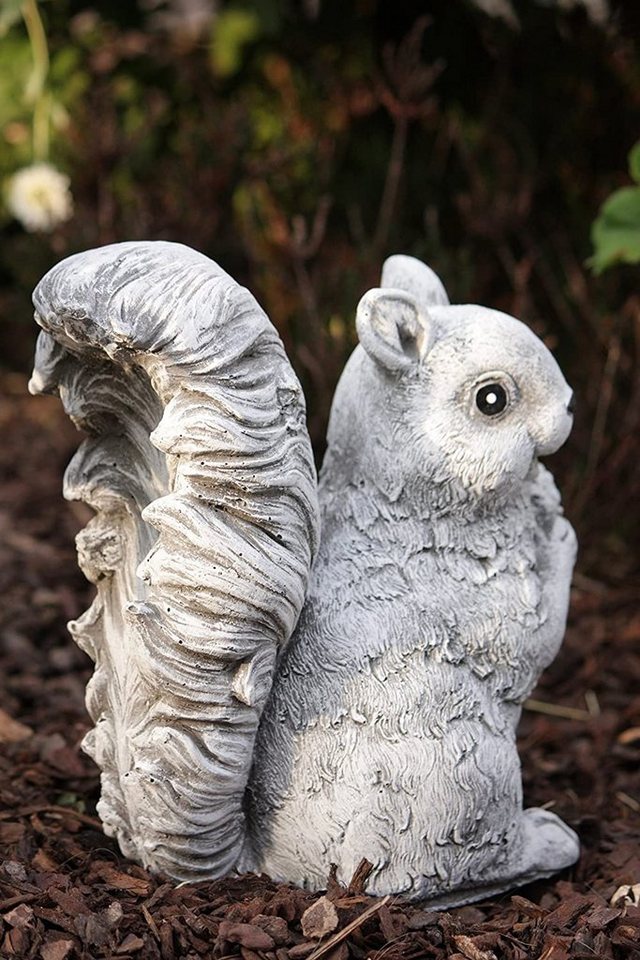 Stone and Style Gartenfigur Frostfeste Steinfigur Eichhörnchen stehend