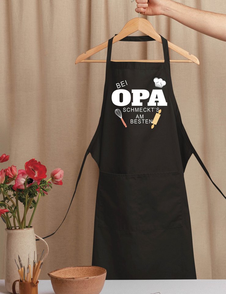 Youth Designz Grillschürze Herren Schürze Bei Opa Schmeckt es am besten Print Kochschürze, mit lustigem Spruch & Logo Aufdruck Bild 2