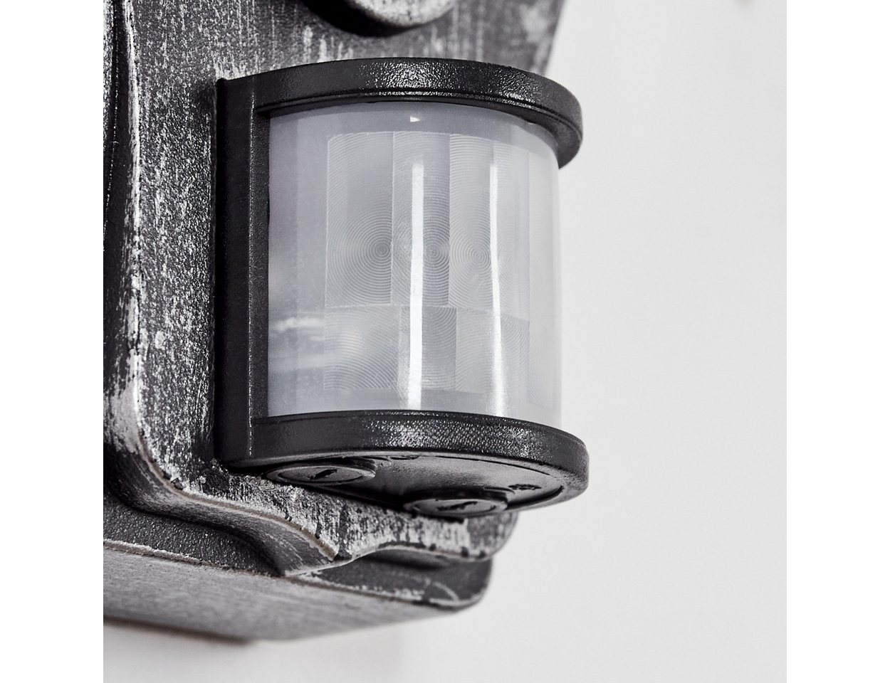 hofstein Außen-Wandleuchte Außenwandlampe mit Bewegungsmelder, Metall/Glas in Schwarz/Silber/Klar, ohne Leuchtmittel, Wandleuchte außen aufwärts im Retro/Vintage/Antik-Design, E27, IP44 Bild 3