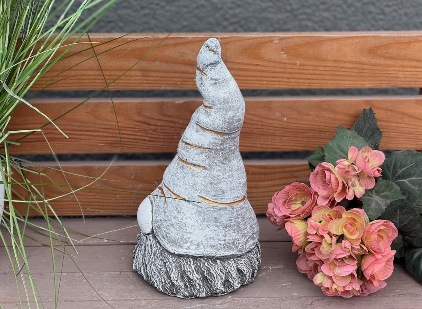 Stone and Style Gartenfigur Frostfeste Steinfigur Wichtel Willy Bild 3