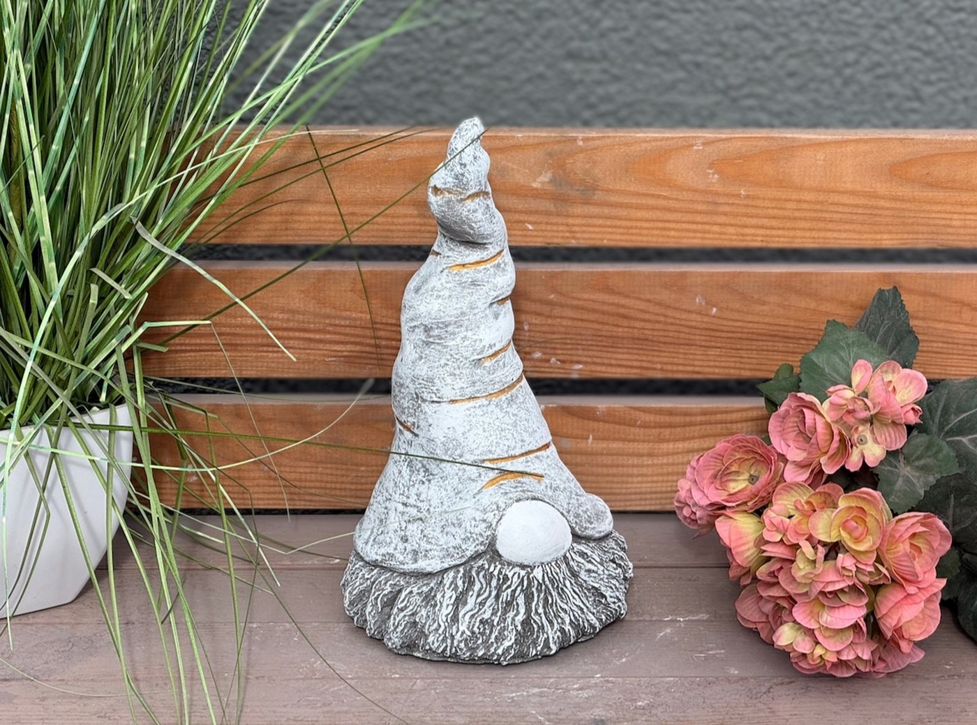 Stone and Style Gartenfigur Frostfeste Steinfigur Wichtel Willy Bild 4