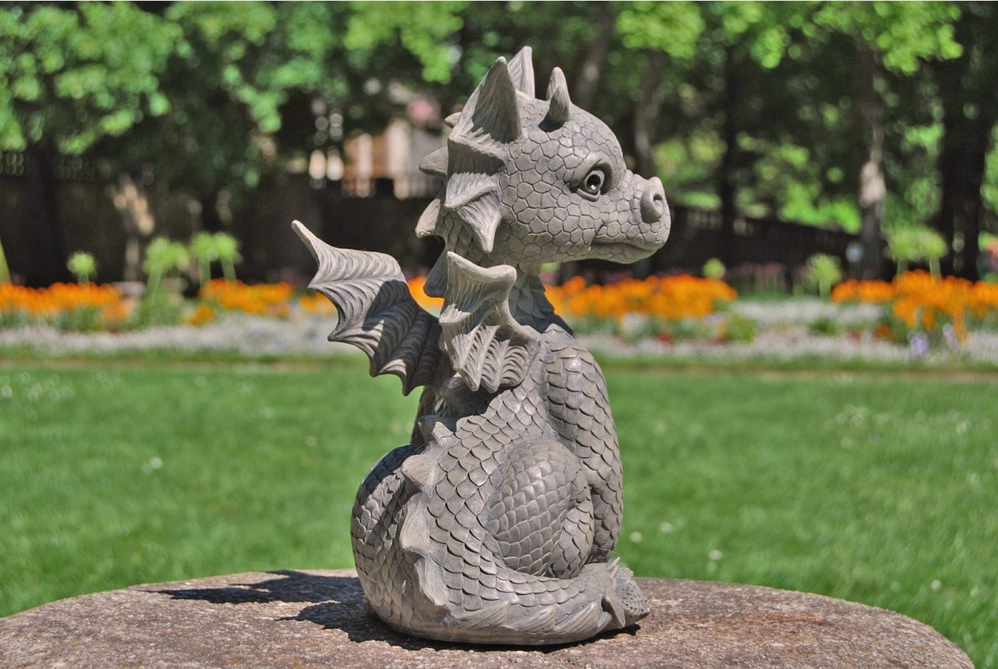 MystiCalls Gartenfigur Gartendrache - Modell süßer Fratz