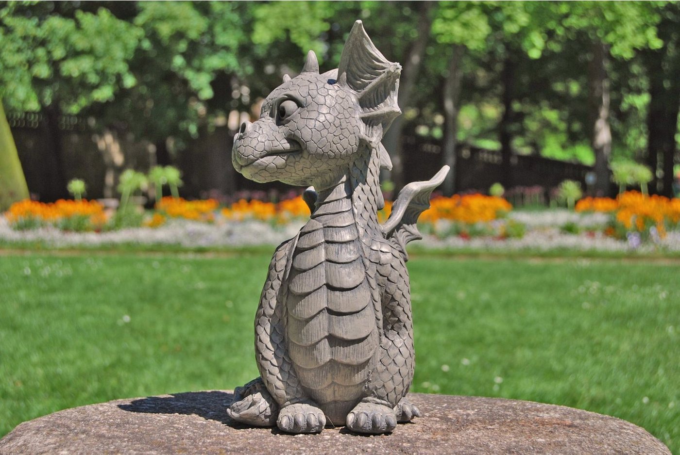 MystiCalls Gartenfigur Gartendrache - Modell süßer Fratz Bild 3