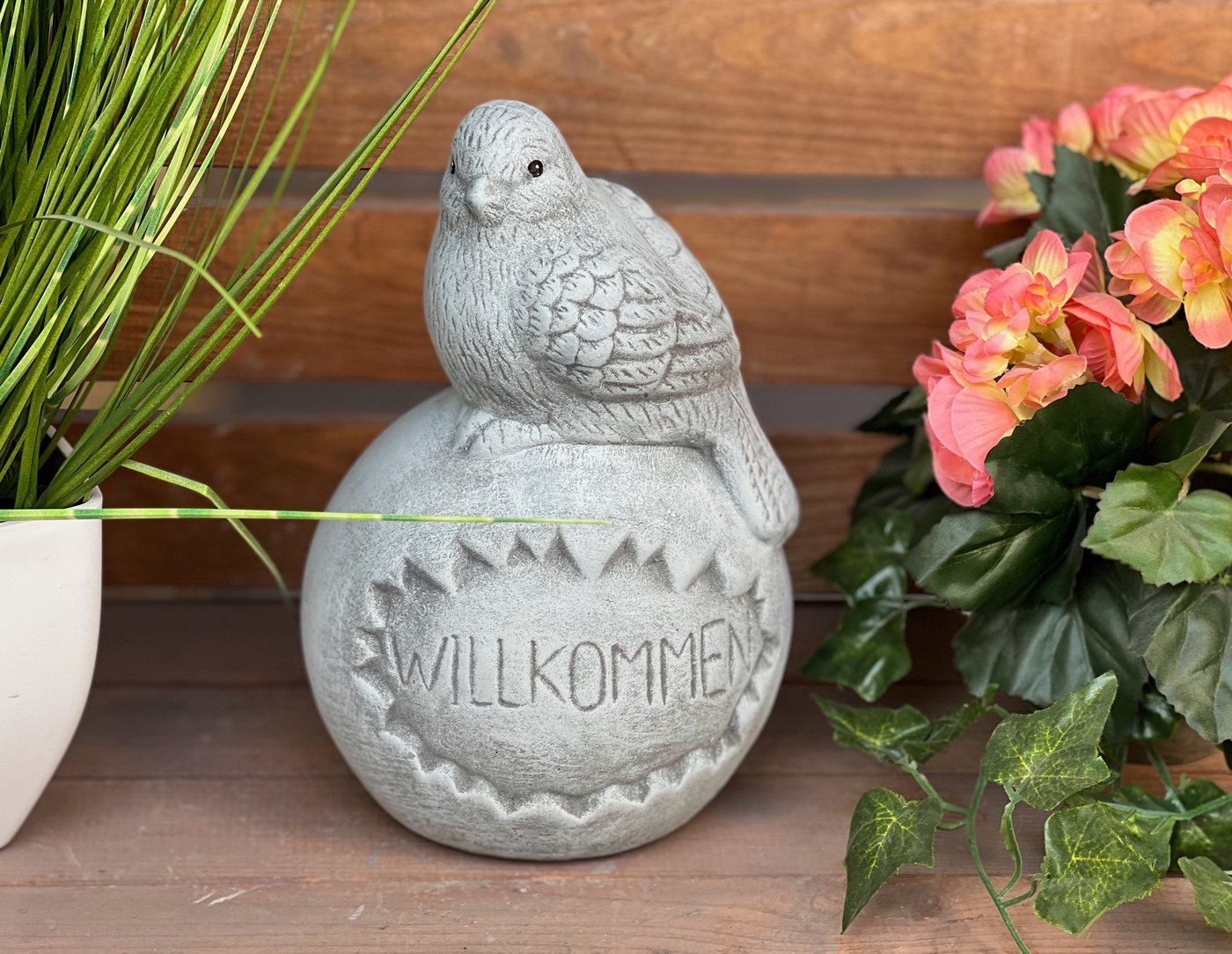 Stone and Style Gartenfigur Frostfeste Steinfigur Vogel auf Kugel Willkommen Bild 3