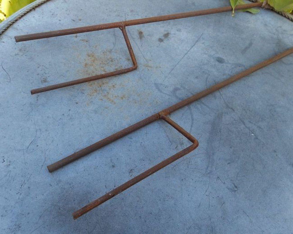 Deko-Impression Gartenstecker 2er-Set Gartenstab m. Haken Laternenhaken u. Doppelspieß Eisen Rost 90 (2-St) Bild 3
