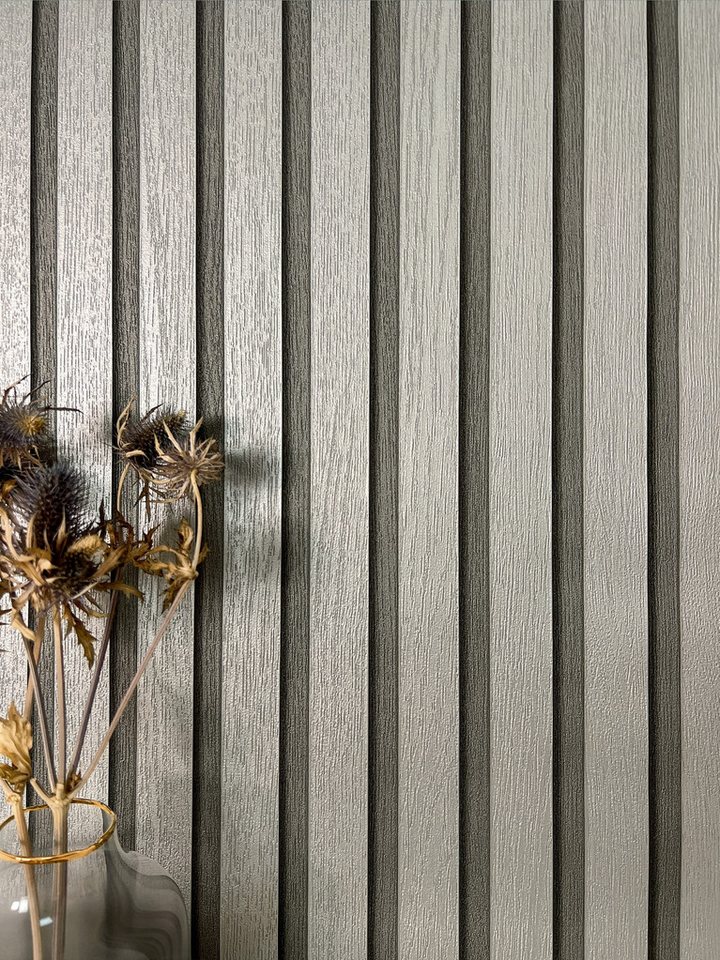 Newroom Vliestapete Barcley Silver Tapete Holzwandpaneele Paneele,Lamelle,Streifen, Silber Tapete Glamour Paneele - Wandpaneele Holzpaneele Grau Metallic Modern Skandinavisch Lamelle Streifen für Wohnzimmer Schlafzimmer Küche, Wandpaneele Bild 4