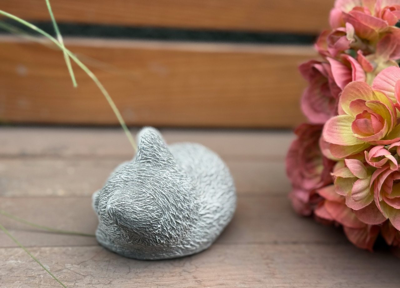 Stone and Style Gartenfigur Frostfeste Steinfigur kleine schlafende Katze verschiedene Farben Bild 5