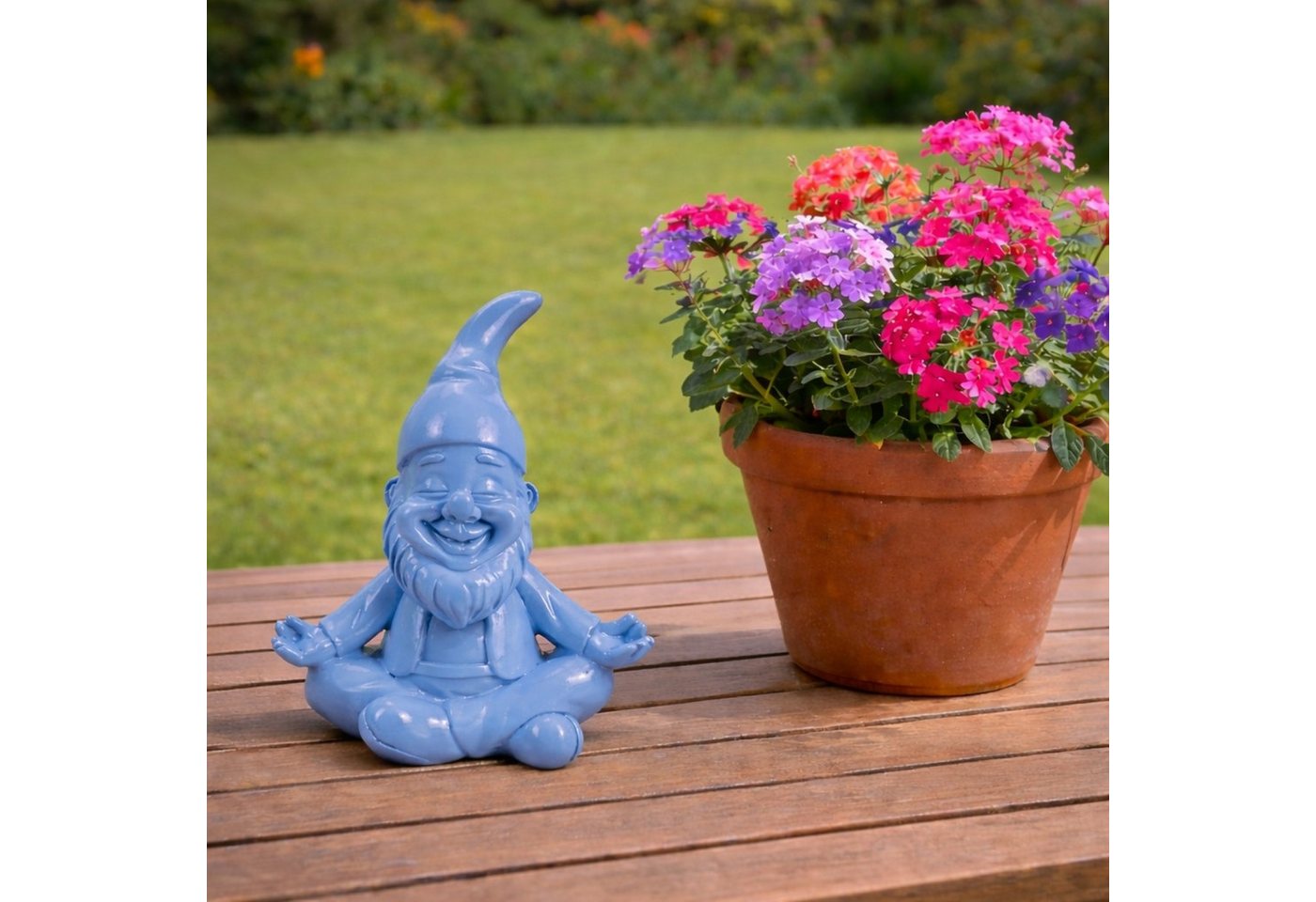 Online-Fuchs Gartenfigur für draußen - Lustiger Gartenzwerg in Yoga-Position - Deko Figuren, (wetterfest, moderne knallige Farben), Geschenkidee für Frühling, Sommer und Herbst - 16 cm groß Bild 3