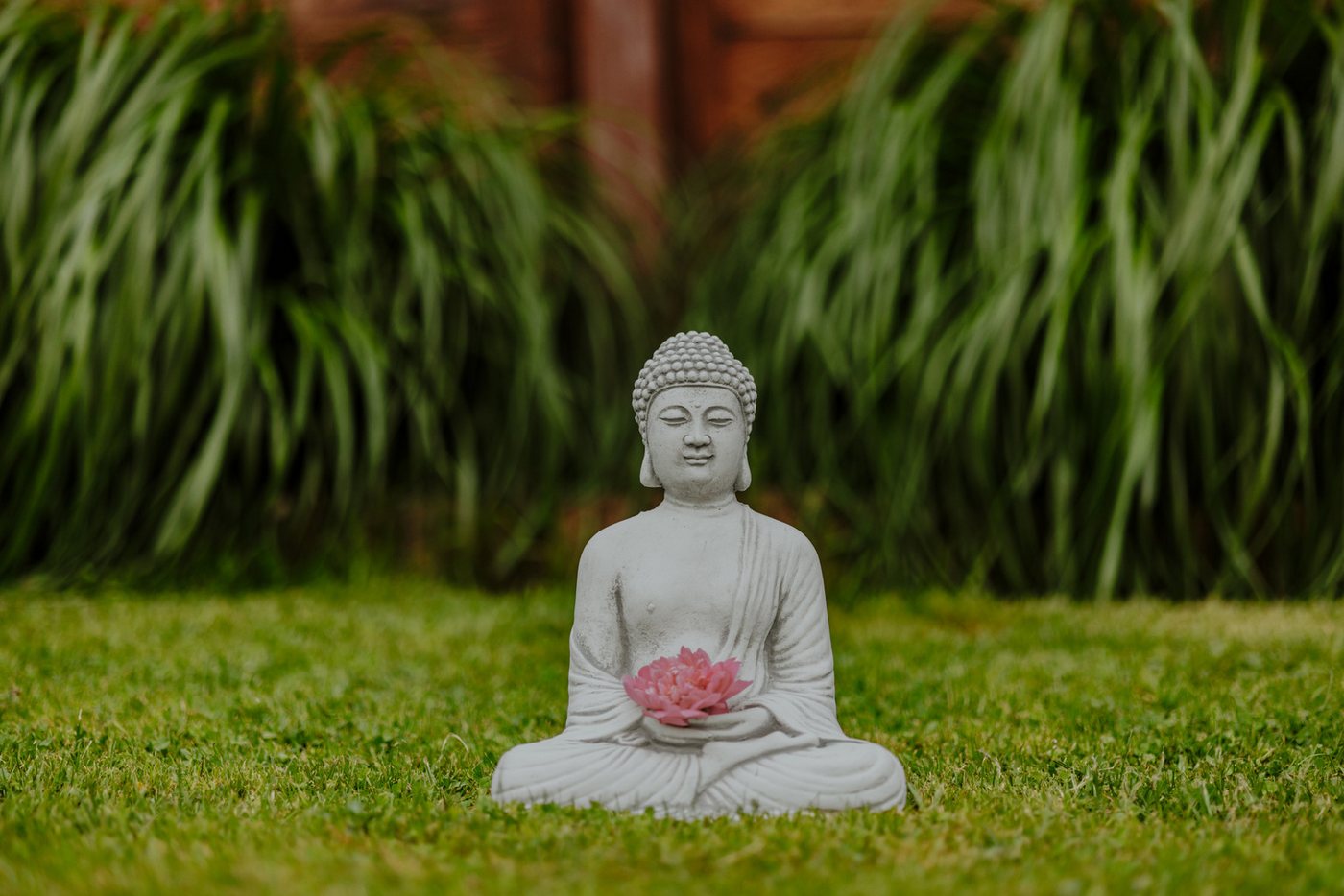 gartendekoparadies.de Gartenfigur Buddha in tiefer Meditation, Steinfigur, H. 30 cm, 6 kg, Frostsicher Bild 3