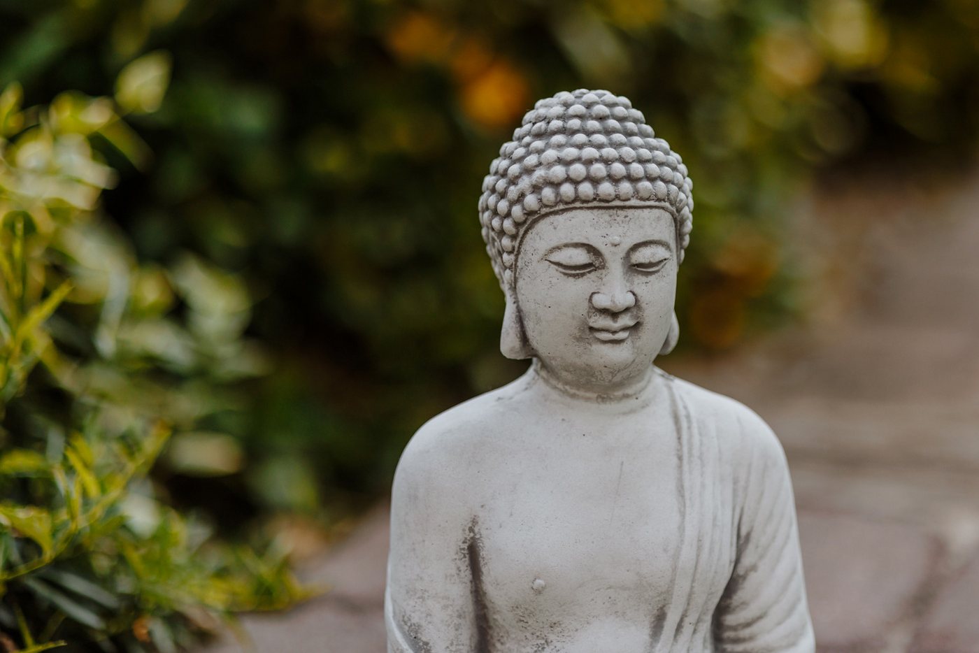 gartendekoparadies.de Gartenfigur Buddha in tiefer Meditation, Steinfigur, H. 30 cm, 6 kg, Frostsicher Bild 4