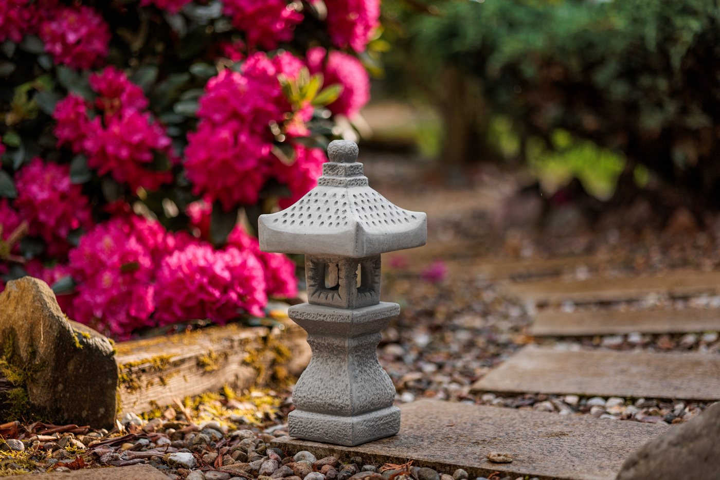gartendekoparadies.de Gartenfigur Tachi-Gata-Steinlampe japanische Steinlaterne, H. 42 cm, 7 kg, Frostsicher