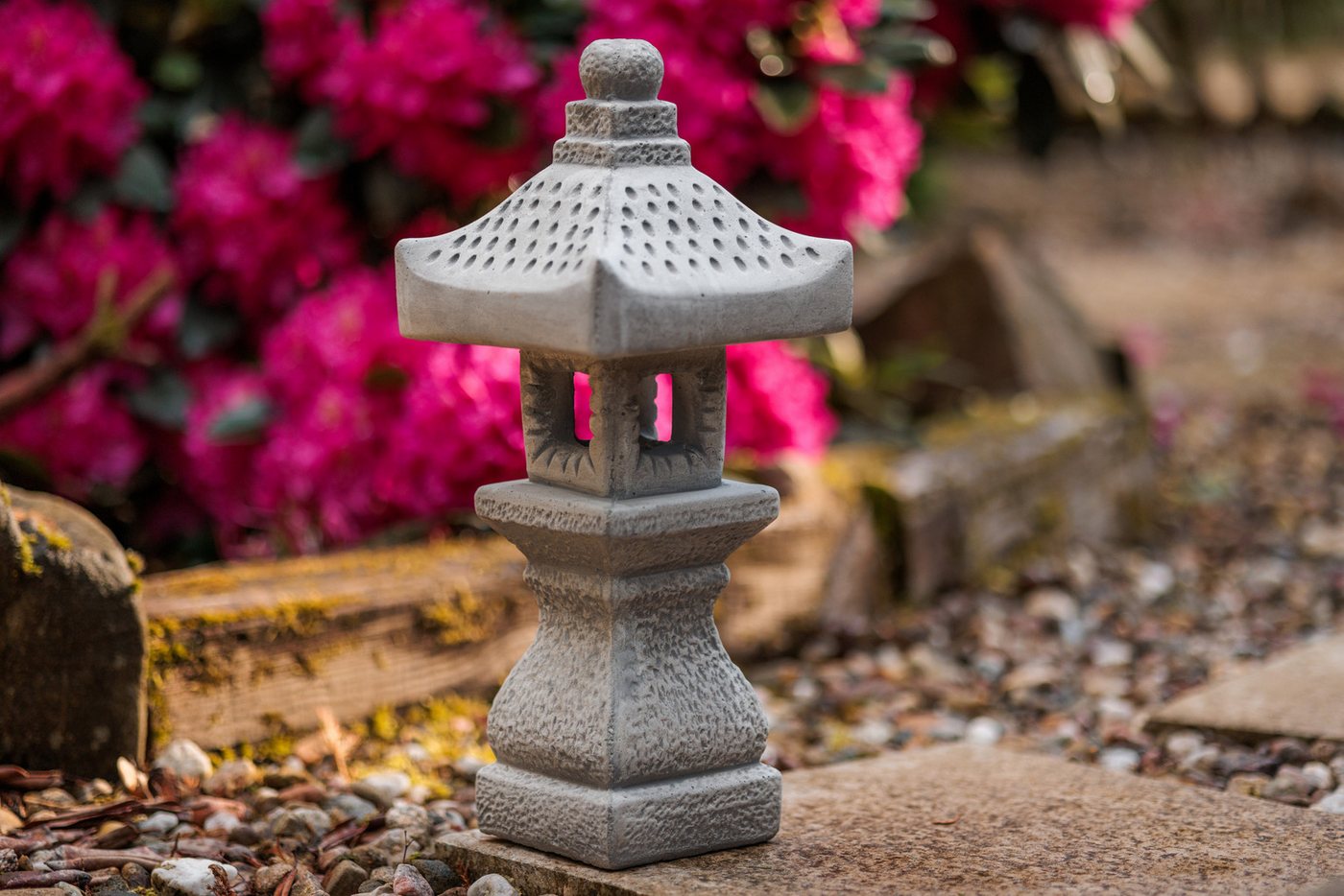 gartendekoparadies.de Gartenfigur Tachi-Gata-Steinlampe japanische Steinlaterne, H. 42 cm, 7 kg, Frostsicher Bild 2